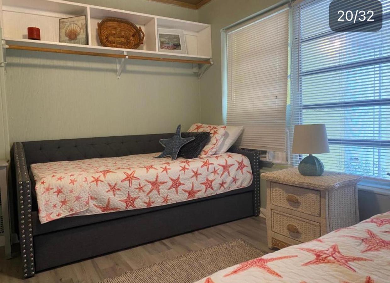 Complex 3 Bedroom House Fenced Backyard Private Patio Areas Grill Firepit Plenty Parking! Quick Access 10 Min To Airport Delray West Palm